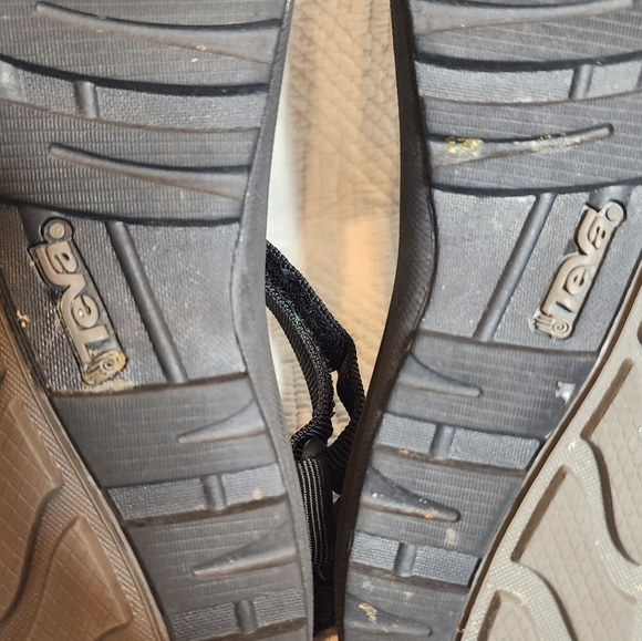 Teva men's size 13 black velcro strap sandals. - Picture 16 of 16